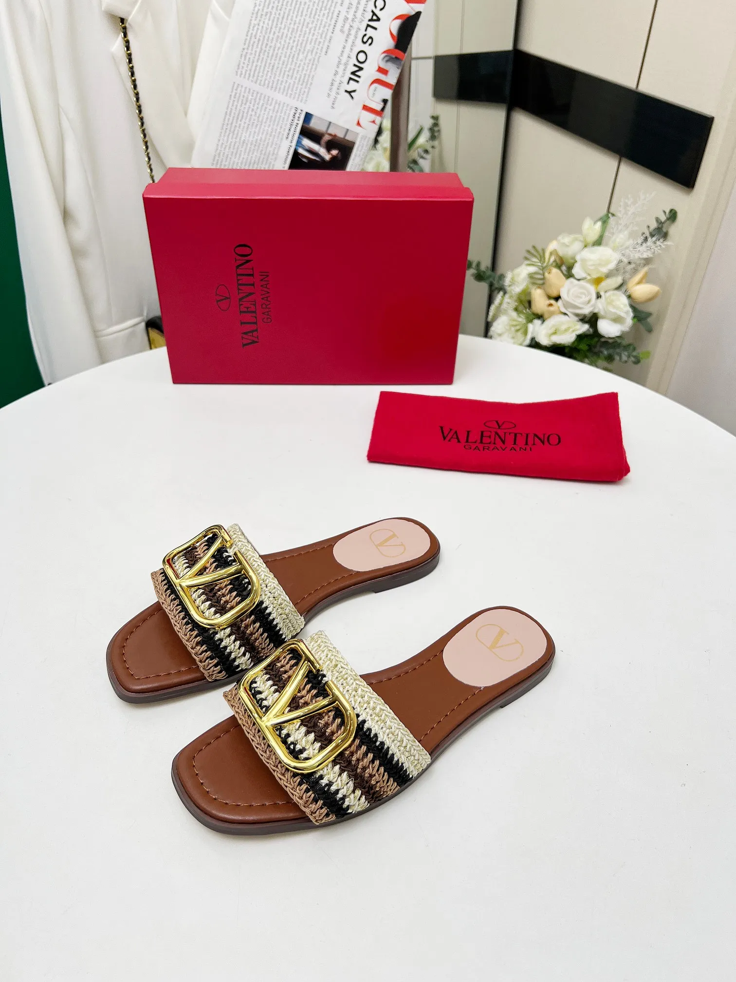 👟👟Ex-factory price 440👟👟 Genuine leather sole +30 🆕 Valentino👑👑 Latest series with perfect hand-woven details. A very eye-catching catwalk series launched [strong][strong] Code number: 35 to 43 (genuine leather sole +30)
